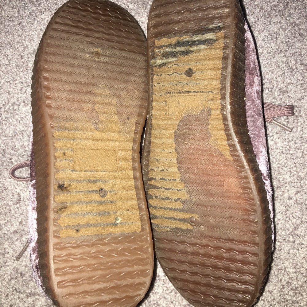 Velvet Shoes - Picture 2 of 4
